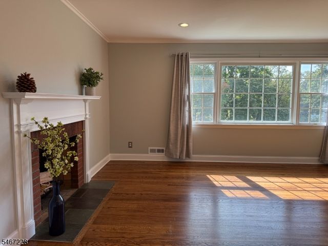 9 Harrison Ct, Summit City, NJ 07901
