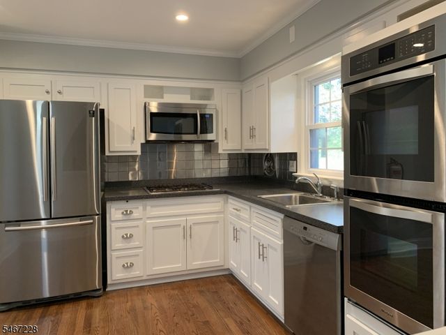 9 Harrison Ct, Summit City, NJ 07901