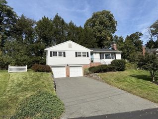 9 Harrison Ct, Summit City, NJ 07901