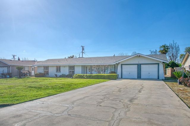 2511 18th Avenue, Kingsburg, CA 93631