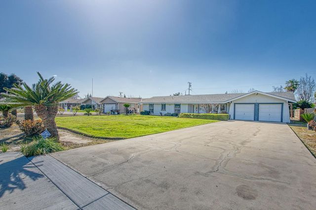 2511 18th Avenue, Kingsburg, CA 93631