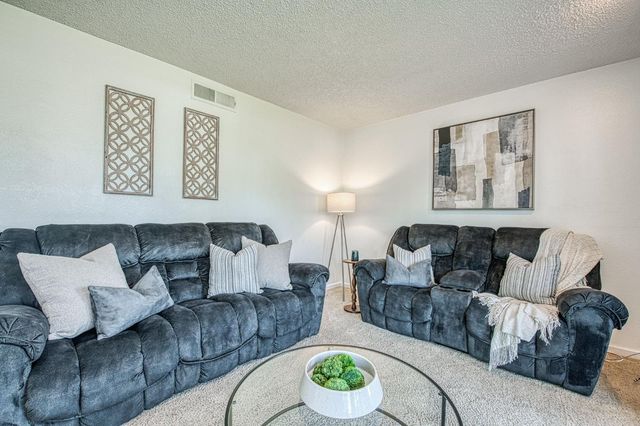 2511 18th Avenue, Kingsburg, CA 93631