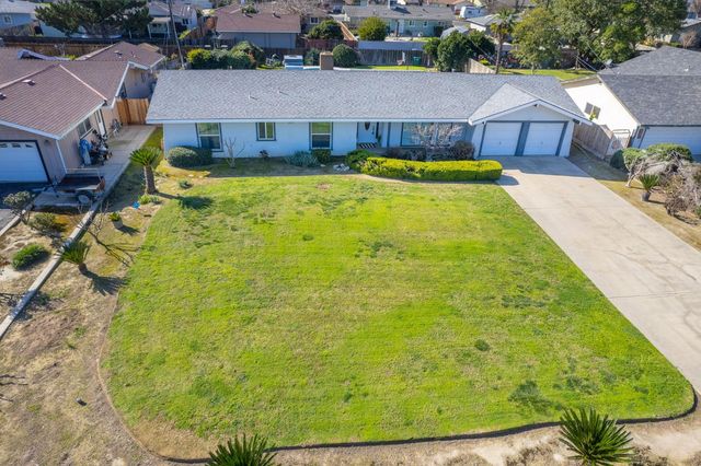 2511 18th Avenue, Kingsburg, CA 93631