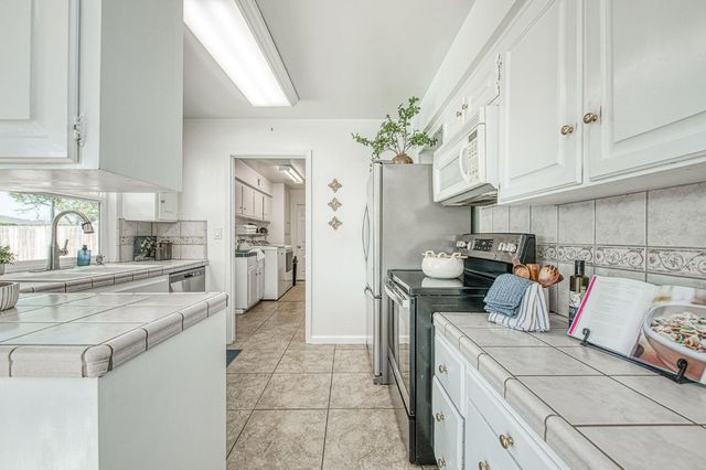 2511 18th Avenue, Kingsburg, CA 93631