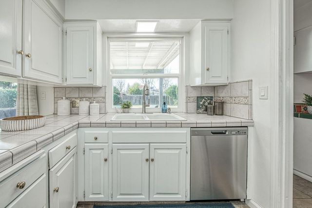 2511 18th Avenue, Kingsburg, CA 93631