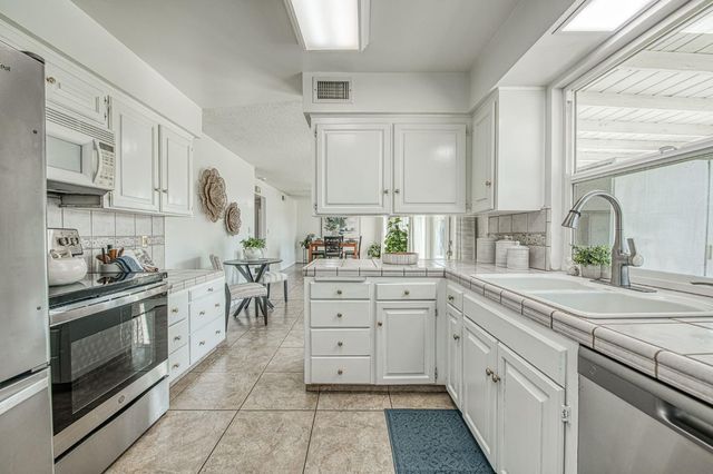 2511 18th Avenue, Kingsburg, CA 93631