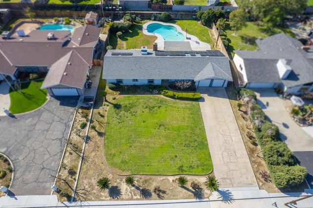 2511 18th Avenue, Kingsburg, CA 93631