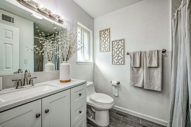 2511 18th Avenue, Kingsburg, CA 93631