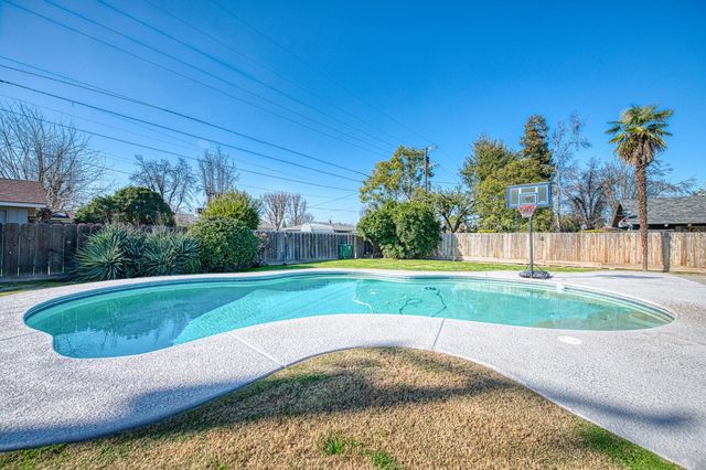 2511 18th Avenue, Kingsburg, CA 93631