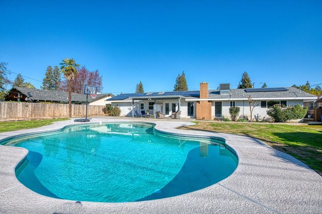 2511 18th Avenue, Kingsburg, CA 93631