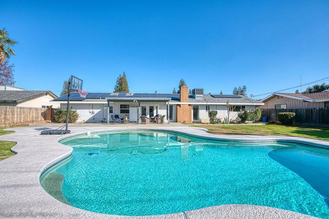 2511 18th Avenue, Kingsburg, CA 93631