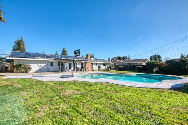 2511 18th Avenue, Kingsburg, CA 93631