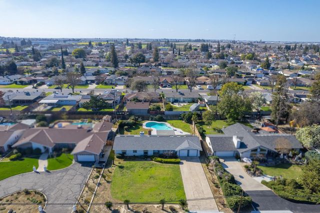 2511 18th Avenue, Kingsburg, CA 93631