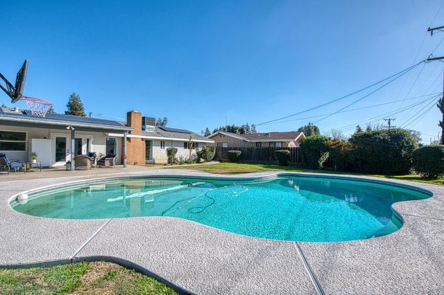 2511 18th Avenue, Kingsburg, CA 93631