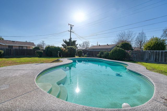 2511 18th Avenue, Kingsburg, CA 93631