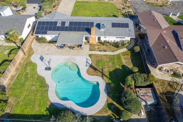 2511 18th Avenue, Kingsburg, CA 93631