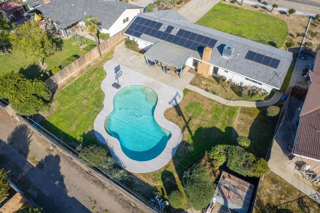 2511 18th Avenue, Kingsburg, CA 93631