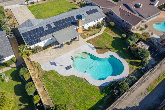 2511 18th Avenue, Kingsburg, CA 93631