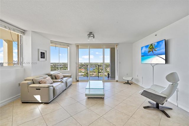2001 N Ocean Blvd 1002, Fort Lauderdale, FL 33305