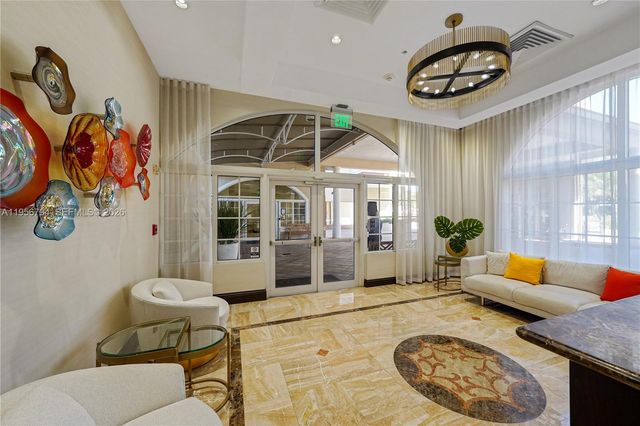 2001 N Ocean Blvd 1002, Fort Lauderdale, FL 33305