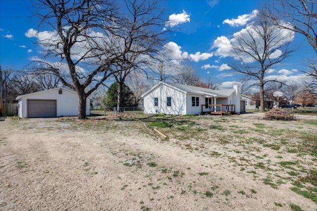 2643 N Meridian Ave, Wichita, KS 67204