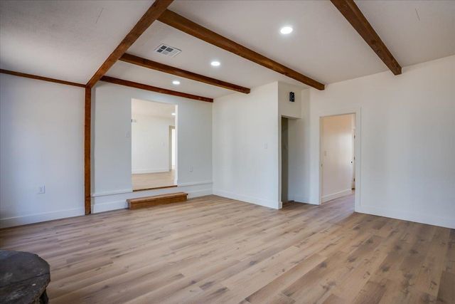 2643 N Meridian Ave, Wichita, KS 67204