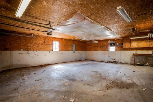 2643 N Meridian Ave, Wichita, KS 67204