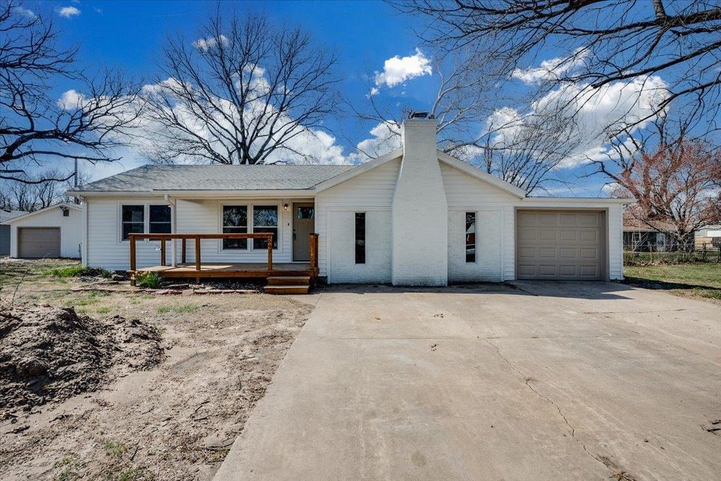 2643 N Meridian Ave, Wichita, KS 67204