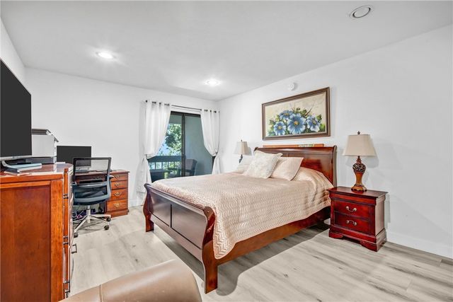 15335 Magnolia 215, Sherman Oaks, CA 91403