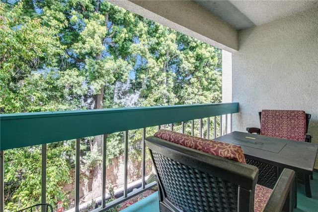 15335 Magnolia 215, Sherman Oaks, CA 91403
