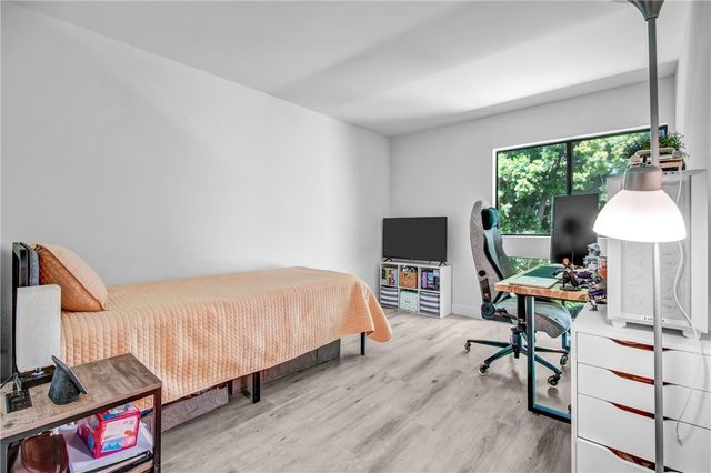 15335 Magnolia 215, Sherman Oaks, CA 91403