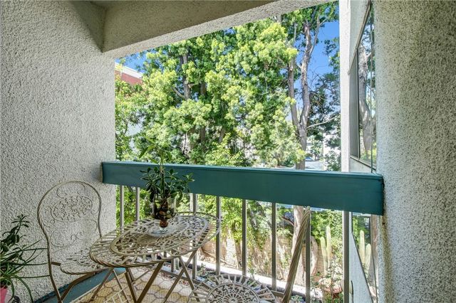 15335 Magnolia 215, Sherman Oaks, CA 91403