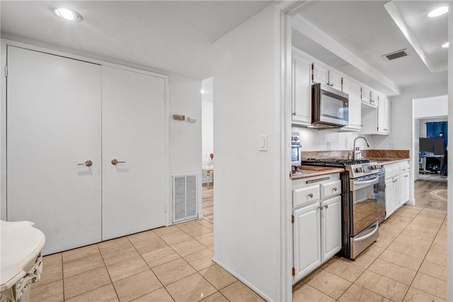15335 Magnolia 215, Sherman Oaks, CA 91403