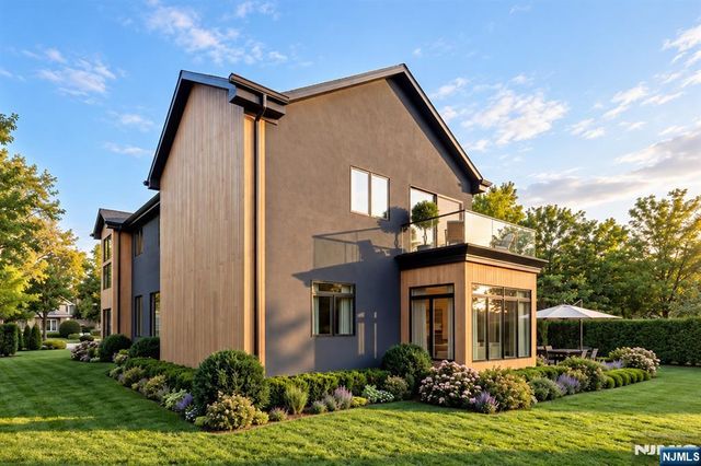 16 John Street, Demarest, NJ 07627