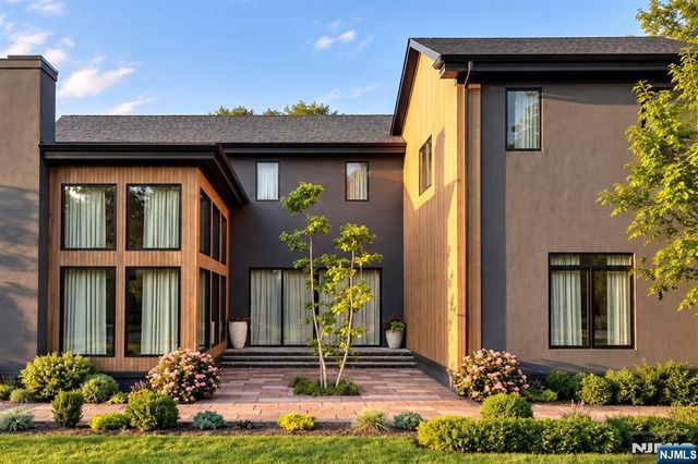16 John Street, Demarest, NJ 07627