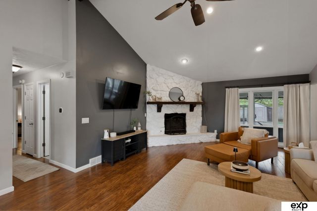 815 Juniper Circle, Papillion, NE 68046