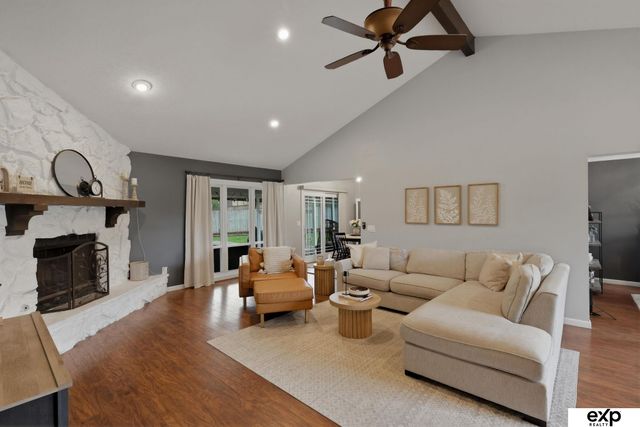 815 Juniper Circle, Papillion, NE 68046