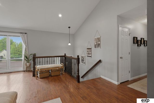815 Juniper Circle, Papillion, NE 68046