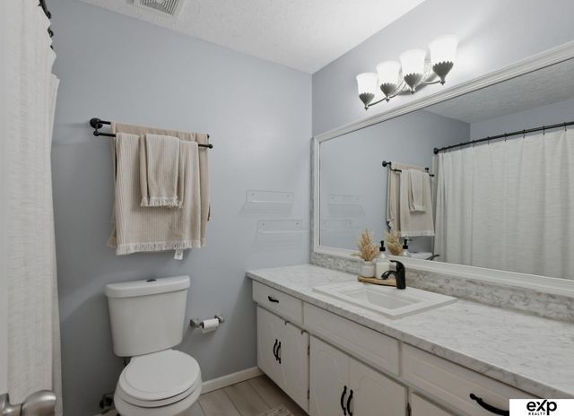 815 Juniper Circle, Papillion, NE 68046