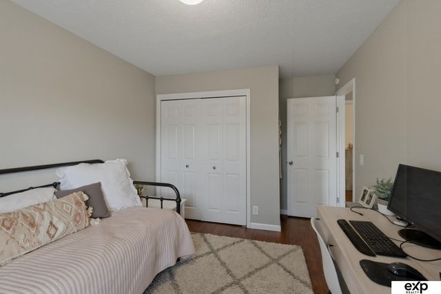 815 Juniper Circle, Papillion, NE 68046