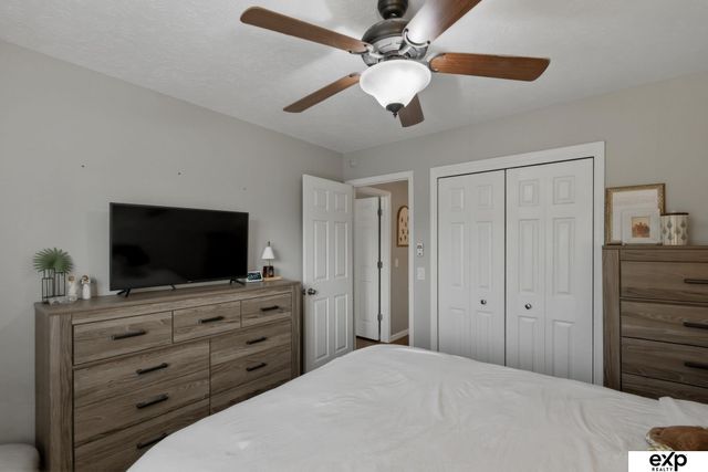 815 Juniper Circle, Papillion, NE 68046