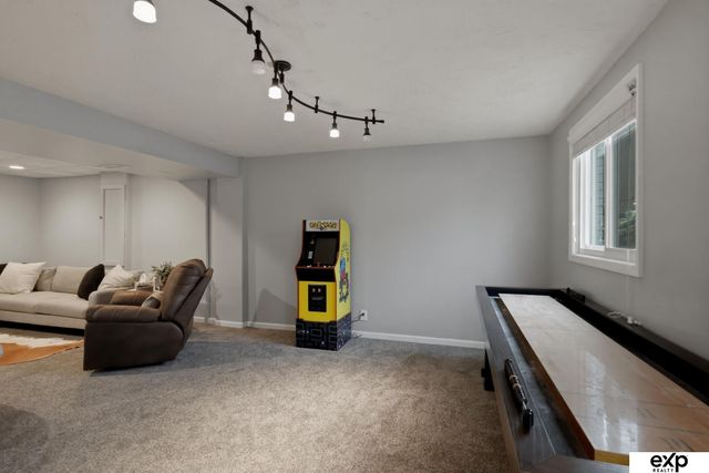 815 Juniper Circle, Papillion, NE 68046