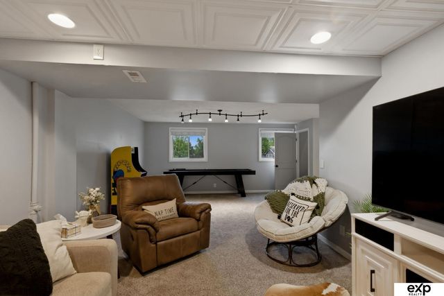 815 Juniper Circle, Papillion, NE 68046