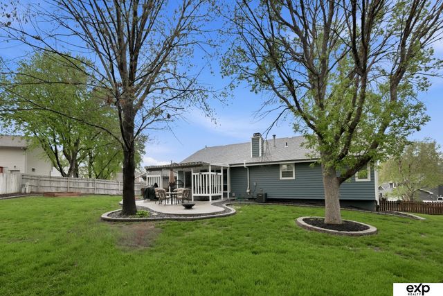 815 Juniper Circle, Papillion, NE 68046