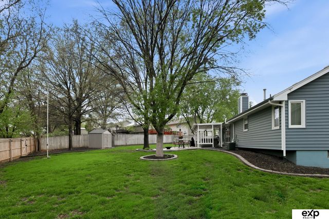 815 Juniper Circle, Papillion, NE 68046
