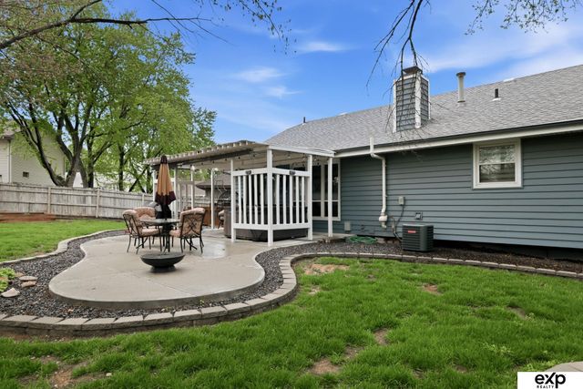 815 Juniper Circle, Papillion, NE 68046