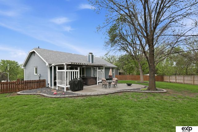 815 Juniper Circle, Papillion, NE 68046