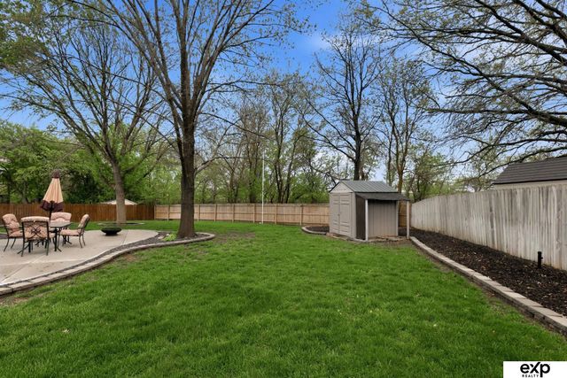 815 Juniper Circle, Papillion, NE 68046