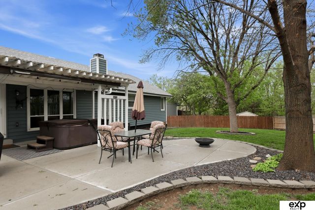 815 Juniper Circle, Papillion, NE 68046
