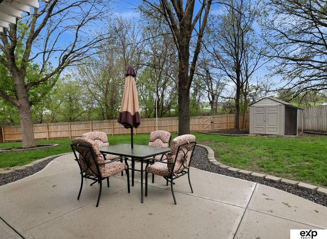 815 Juniper Circle, Papillion, NE 68046